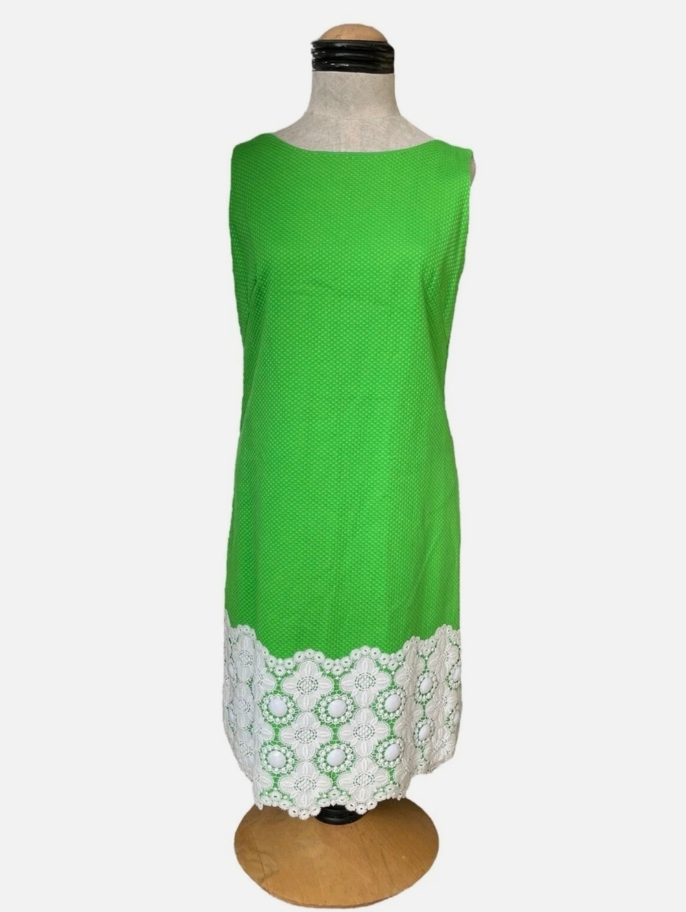 Lilly Pulitzer Jubilee Dress in a vibrant kelly green.Size 0 Excellent Condition - Picture 12 of 13